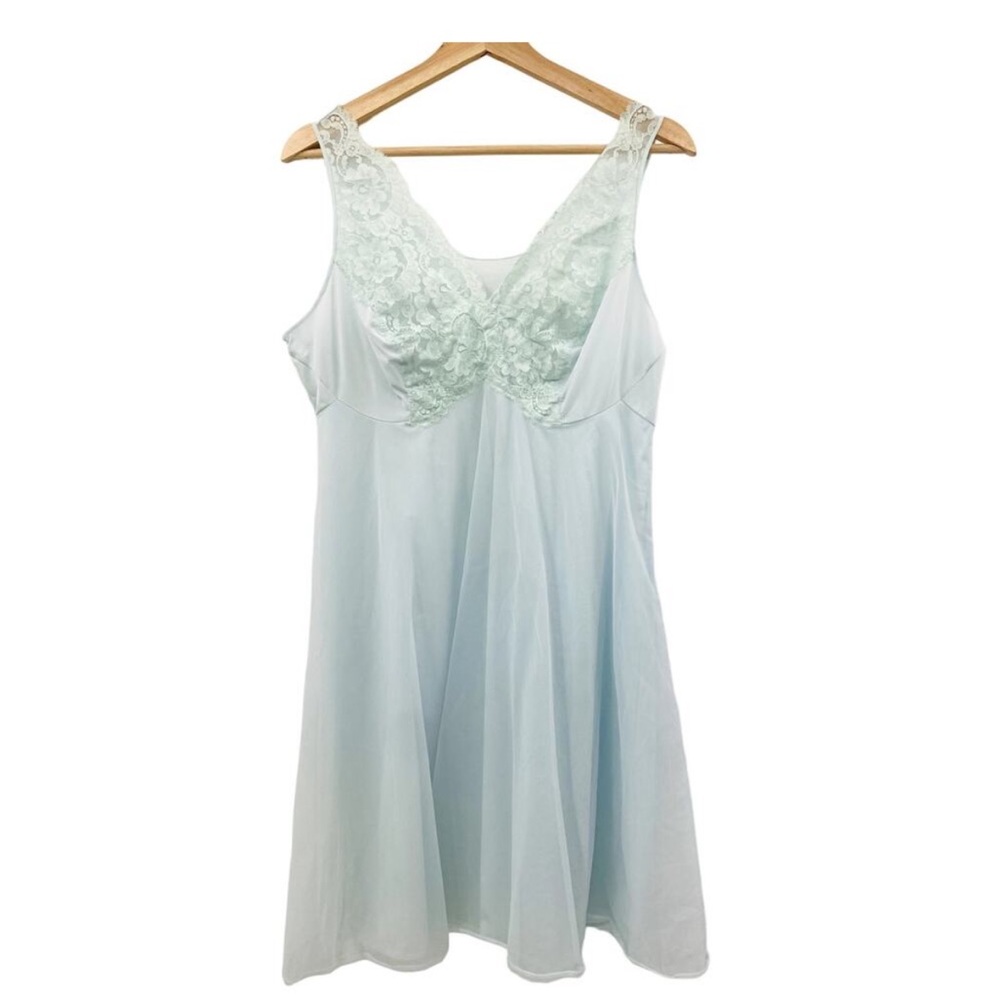 Vintage Shadowline Size M Light Blue Lace Neckline Nightgown